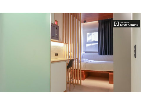 Studio apartment for rent in Cuatro Caminos, Madrid - Leiligheter