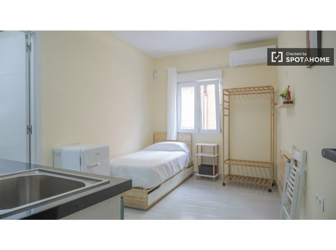 Studio apartment for rent in Cuatro Caminos, Madrid - อพาร์ตเม้นท์