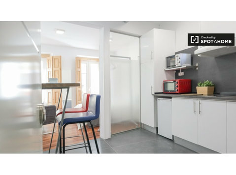 Studio apartment for rent in Embajadores, Madrid - Apartments