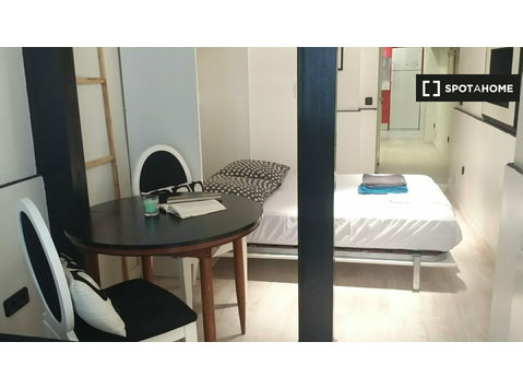 Studio à louer à Lavapies, Madrid - Appartements