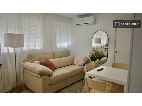 Studio apartment for rent in Quintana, Madrid - آپارتمان ها
