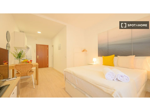 Studio apartment for rent in Quintana, Madrid - Byty