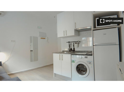Studio apartment for rent in Usera, Madrid - דירות