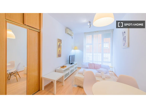 Monolocale in affitto a Valdeacederas, Madrid - Appartamenti