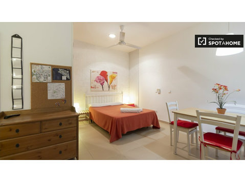 Studio apartment to rent in Anton Martín, Madrid - 아파트