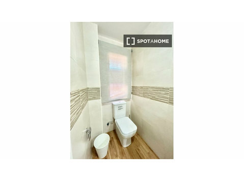 Studio for rent in Moscardó, Madrid - Apartments