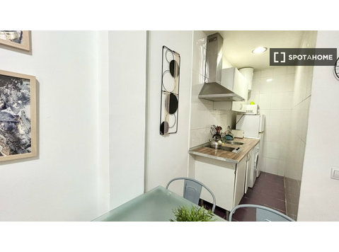 Studio for rent in Moscardó, Madrid - Apartments
