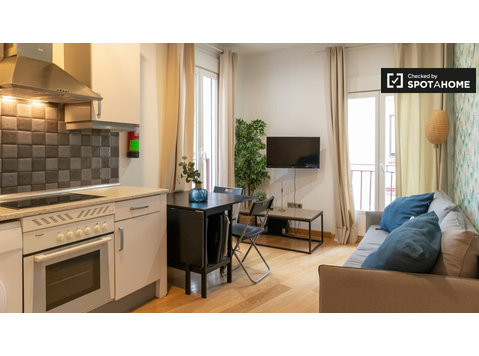 Elegante appartamento con 3 camere da letto in affitto a… - Appartamenti
