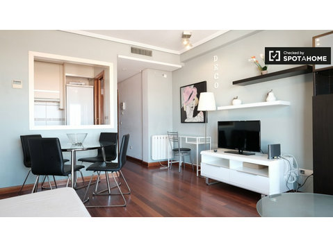 Sunny 1-bedroom apartment for rent, Tetuán, Madrid - Apartments