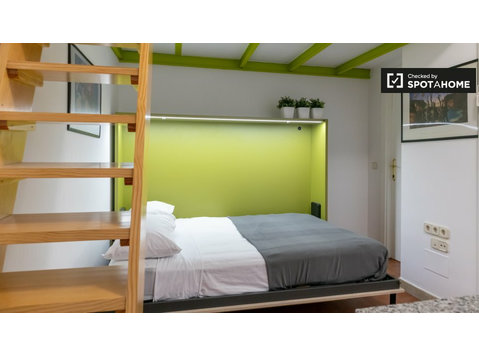 Sunny studio apartment for rent in Lavapiés, Madrid - Apartments