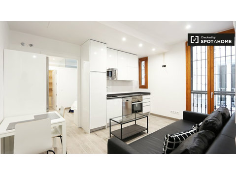 Tidy 1-bedroom apartment for rent in Trafalgar, Madrid - Apartments