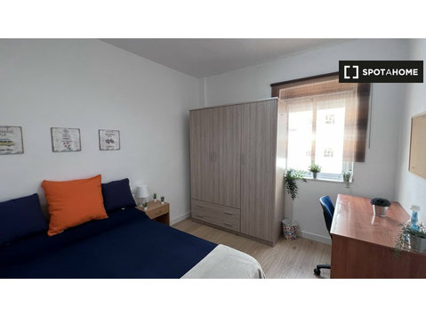 Cartagena'da 3 yatak odalı dairede kiralık oda - Kiralık