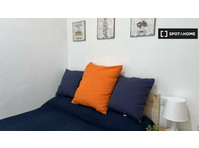 Room for rent in 3-bedroom apartment in Cartagena - Aluguel