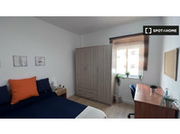 Cartagena'da 3 yatak odalı dairede kiralık oda - Kiralık