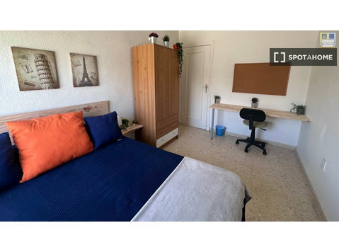 Room for rent in 4-bedroom apartment in Cartagena - Til leje