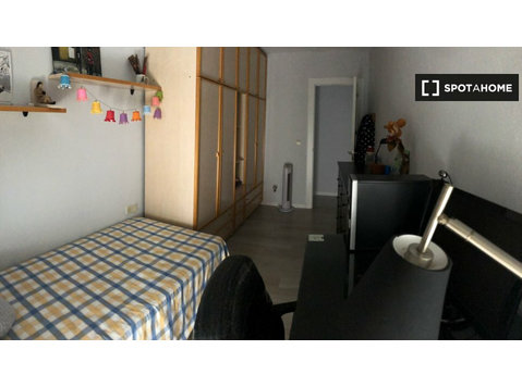 Zimmer zu vermieten in 4-Zimmer-Wohnung in Cartagena, Murcia - Zu Vermieten