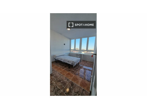 Zimmer zu vermieten in 6-Zimmer-Wohnung in Cartagena, Murcia - Zu Vermieten