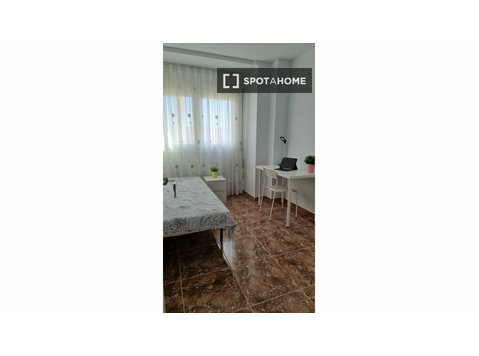 Room for rent in 6-bedroom apartment in Cartagena, Murcia - Til Leie