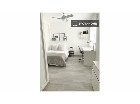 Room for rent in 6-bedroom apartment in Murcia -  வாடகைக்கு 