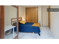 Chambre à louer dans un appartement de 8 chambres à Murcie - À louer
