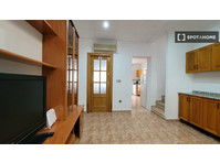 Chambre à louer dans un appartement partagé avec 6 chambres… - À louer