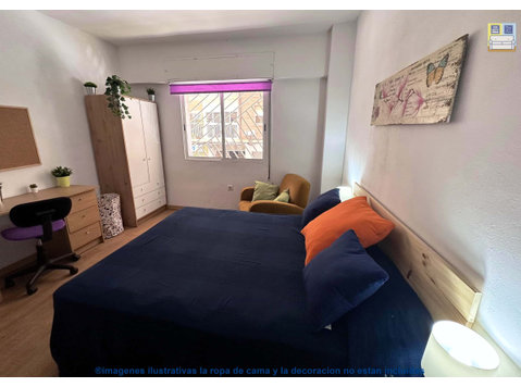 Calle Capitanes de Ripoll H3 apt 9 - Byty
