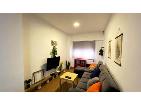 Calle Capitanes de Ripoll H4 apt 9 - Byty