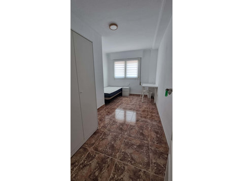 Room in Calle Lope de Rueda, Cartagena for 120 m² with 6… - குடியிருப்புகள்  
