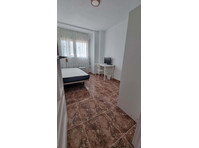 Room in Calle Lope de Rueda, Cartagena for 120 m² with 6… - Appartements