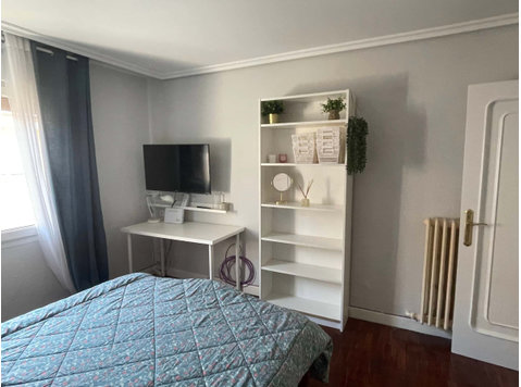 Habitación en Calle Isaac Albéniz, Pamplona - குடியிருப்புகள்  