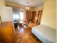 Habitación en piso de 4 habitaciones en Azpilagaña - Apartments