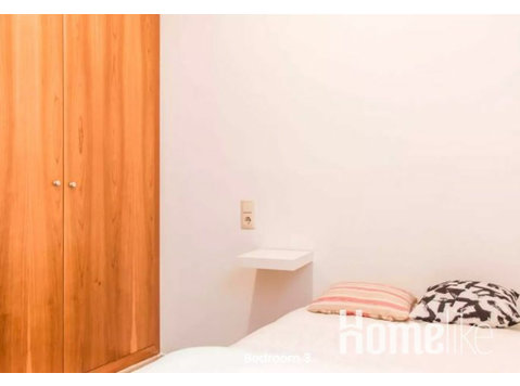 Privékamer in een gedeeld appartement met 4 slaapkamers - Woning delen