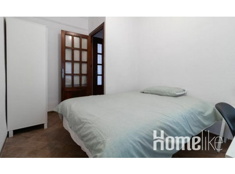 Room in shared apartment in Valencia - Комнаты