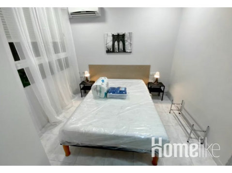 Shared apartment: Internal room to wash in Gran Via de les… - Συγκατοίκηση