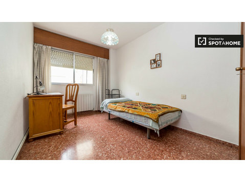 Amplo quarto em apartamento compartilhado em Marxalenes,… - Aluguel