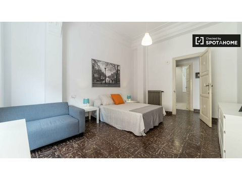Piękny pokój do wynajęcia, apartament, Extramurs, Valencia - Do wynajęcia