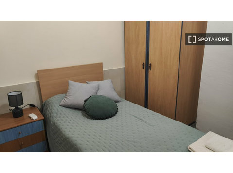 Dormitorio en piso compartido en Malvarrosa - Alquiler