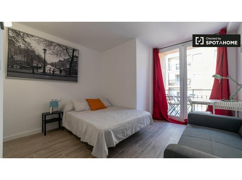 Helles Zimmer in 4-Zimmer-Wohnung in Benimaclet, Valencia - Zu Vermieten