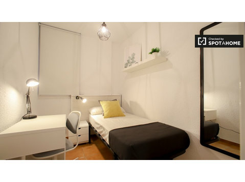 Charmantes Zimmer zur Miete in 6-Zimmer-Wohnung in Extramurs - Zu Vermieten