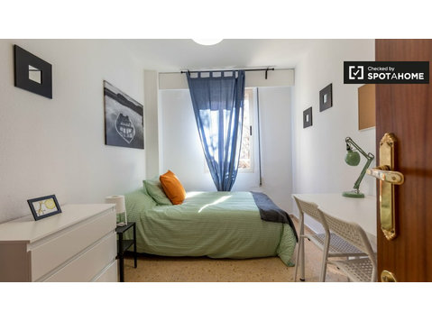 Encantadora quarto para alugar em Ciutat Vella, Valência - Aluguel