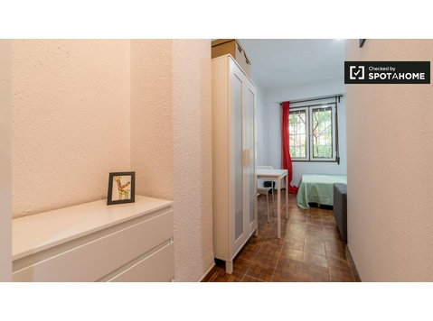 Charming room for rent in Quatre Carreres, Valencia - Kiadó