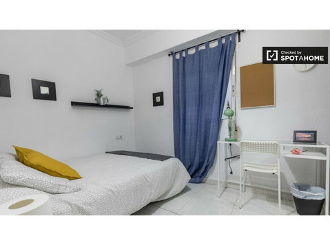 Gemütliches Zimmer zur Miete in 5-Zimmer-Wohnung in… - Zu Vermieten