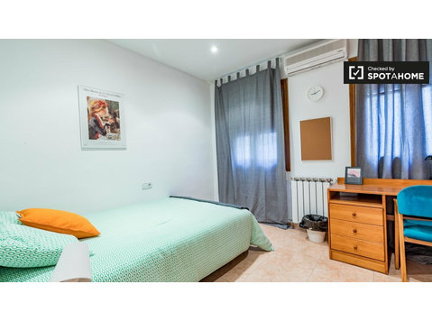 Przytulny pokój w 5-pokojowym apartamencie w Algirós,… - Do wynajęcia
