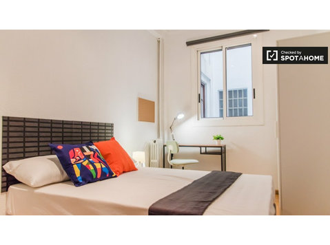 Cosy room in 7-bedroom apartment in Ciutat Vella, Valencia - For Rent