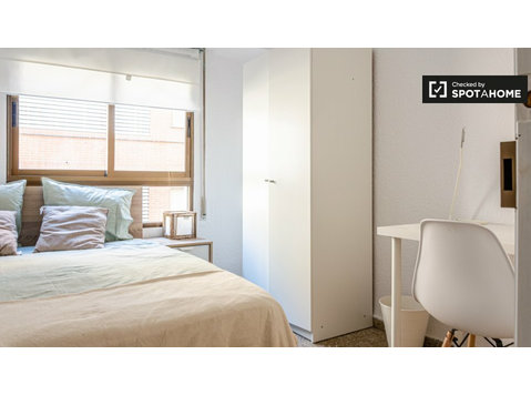 Cozy room for rent in 4-bedroom apartment in Algirós - For Rent