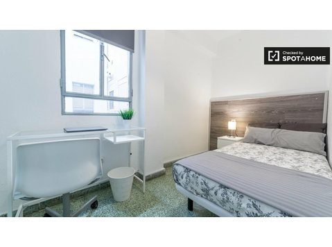 5 odalı bir dairede kiralık odası - El Pla del Real - Kiralık
