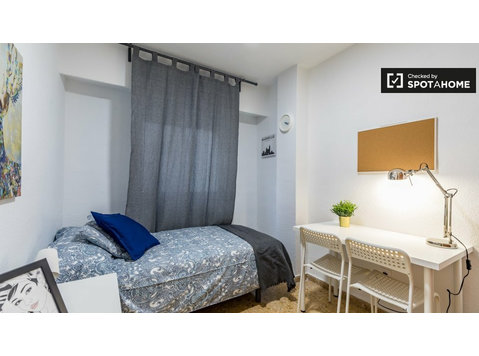 Gemütliches Zimmer zu vermieten in Camins al Grau, Valencia - Zu Vermieten