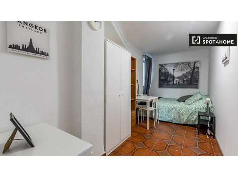 Doppelzimmer zu vermieten, 5-Zimmer-Wohnung, Benimaclet - Zu Vermieten