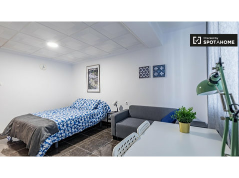 Double room for rent, 5-bedroom apartment, Rascanya,Valencia - Cho thuê