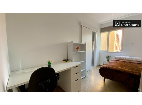 Doppelzimmer zu vermieten, 6-Zimmer-Wohnung, Algirós,… - Zu Vermieten